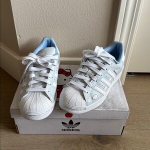 EUC adidas x hello kitty superstar shoes kids size 3.5